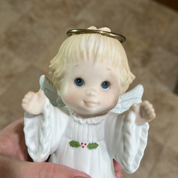 Enesco Ruth Morehead Holly Babes 1985 Angel Music Figurine My Favorite Things. - Picture 7 of 9